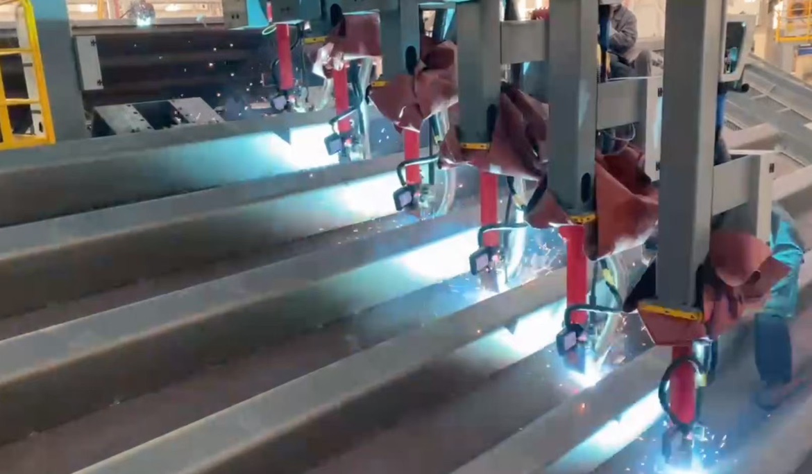 焊接專機(jī)是由幾部分組成的