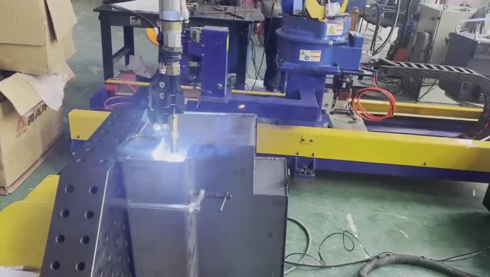 創(chuàng)想焊縫跟蹤系統(tǒng)適配安川機(jī)器人在油箱自動(dòng)焊接的應(yīng)用案例