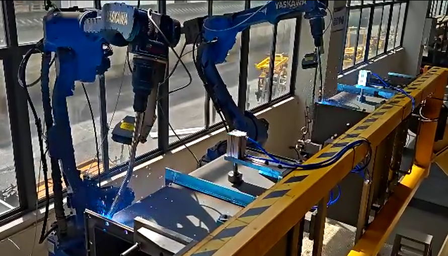 創(chuàng)想智控激光焊縫跟蹤器在變壓器油箱焊接中的應(yīng)用——安川機器人雙機協(xié)同解決方案