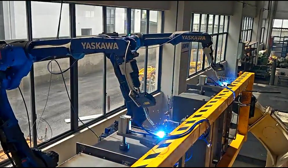 創(chuàng)想智控激光焊縫跟蹤器在變壓器油箱焊接中的應(yīng)用——安川機器人雙機協(xié)同解決方案