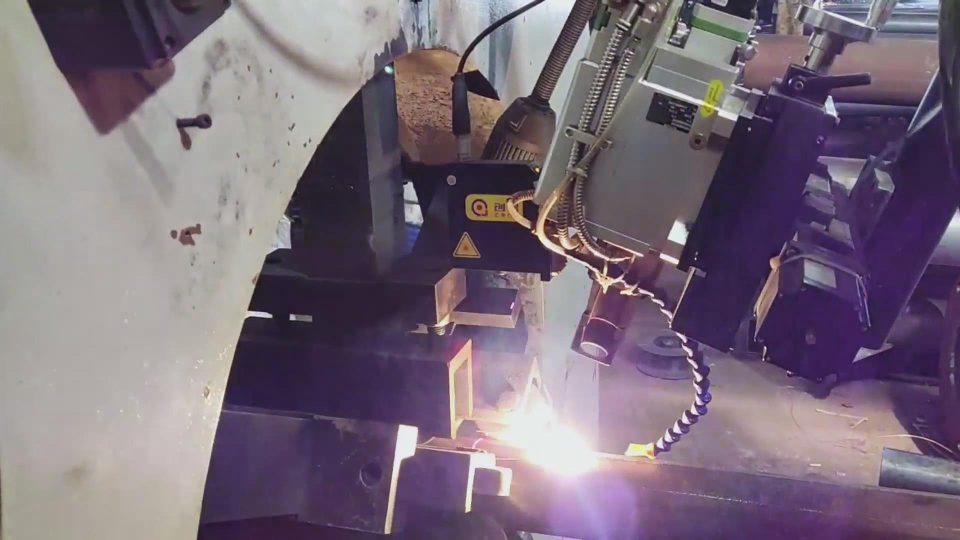 創(chuàng)想智控激光焊縫跟蹤器應(yīng)用于專機(jī)，實(shí)現(xiàn)燈桿焊接全自動(dòng)化升級(jí)